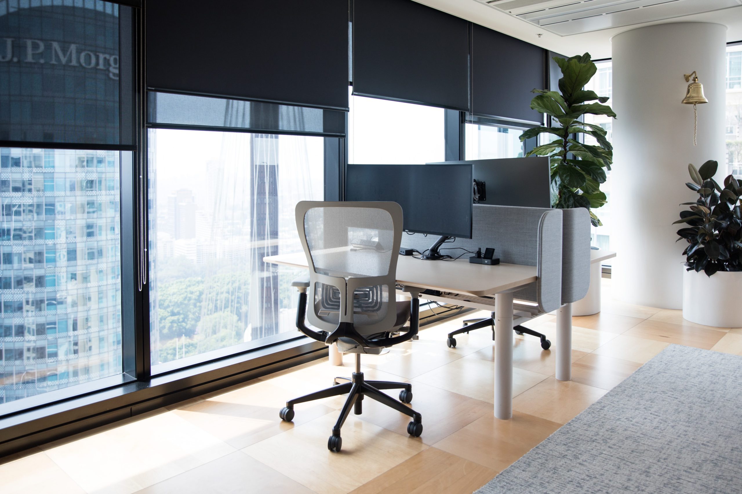 modern-office-fitout-interior-in-a-commercial-buil-GNJ6R8C